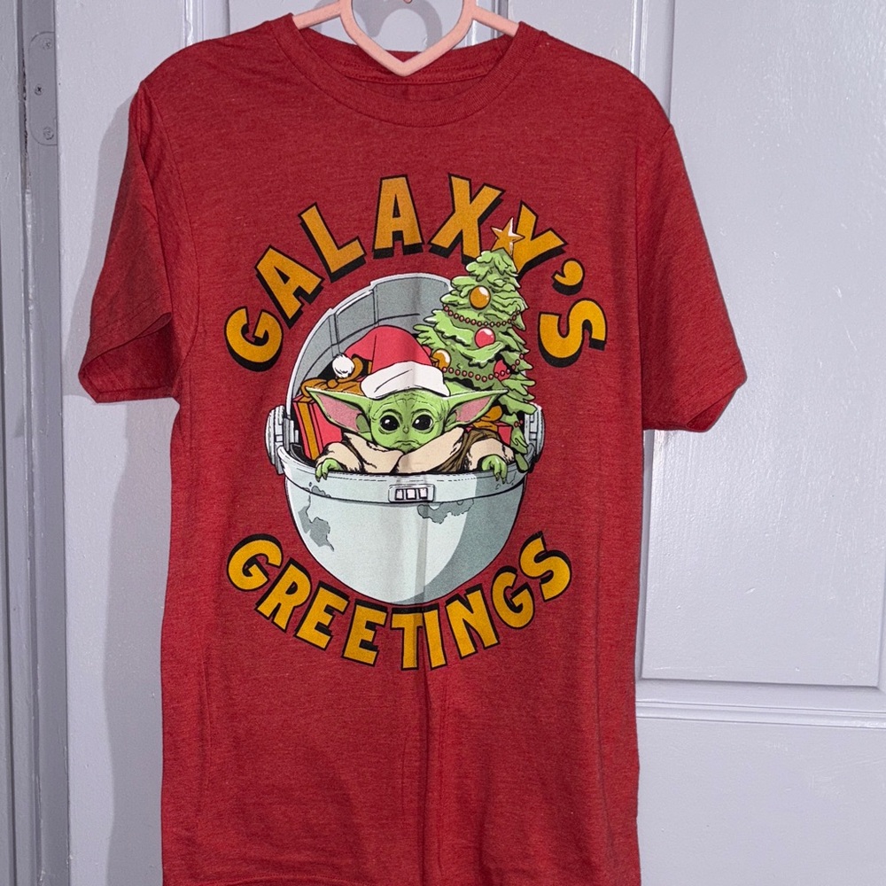 Star Wars Baby Yoda Grogu Christmas Red Galaxy's Greetings Tee